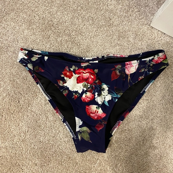 Cupshe two piece swim suit - Picture 11 of 11